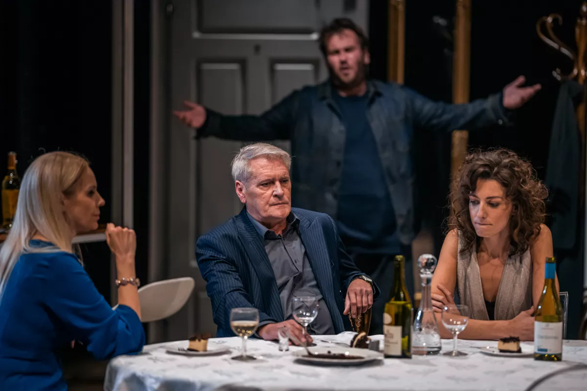 Kto chce być Żydem Zdjęcie Kim chcemy być, a kim nie jesteśmy? Świetna premiera Jacka Braciaka w Teatrze Powszechnym