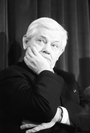 Zdjęcie 100 lat temu urodził się Zbigniew Herbert, poeta, który potrafił wzbić się ponad rzeczywistość