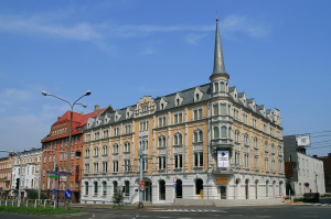 Zdjęcie Od luksusowego hotelu do kultowego teatru