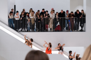 Zdjęcie Ciało wobec przestrzeni – performens poza sceną