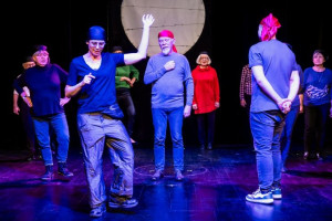 Zdjęcie Teatr „Kubuś” zaprosił seniorów i młodzież na warsztaty o manipulacji 
