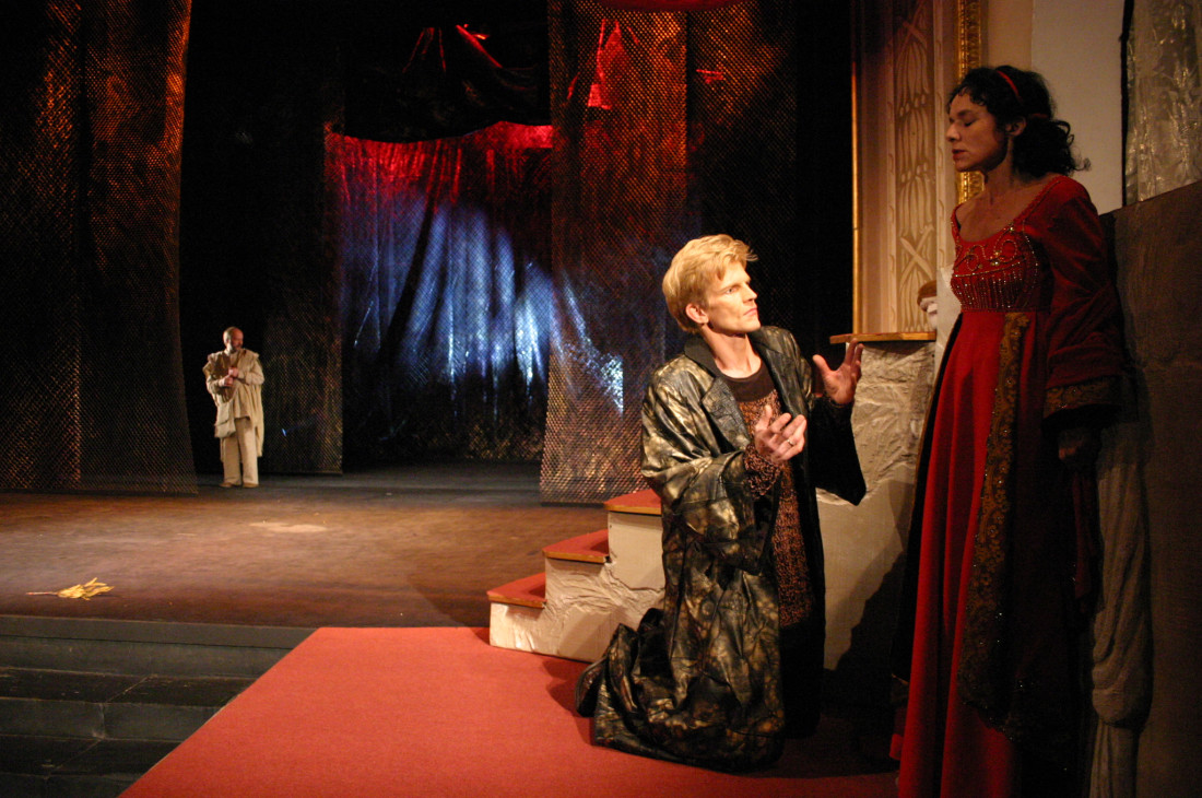 fot. archiwum Teatru im. J. Osterwy w Gorzowie Wielkopolskim Zdjęcie Scenograf Małgorzata Treutler i woda od kartofli jej Cioci Gieni