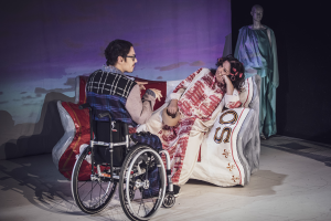 Zdjęcie Płacząc jednym okiem, śmiejąc się drugim