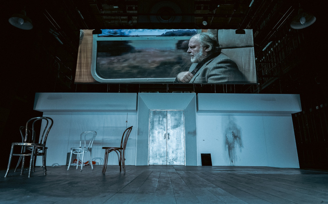 Zdjęcie Dziewczyna z pociągu