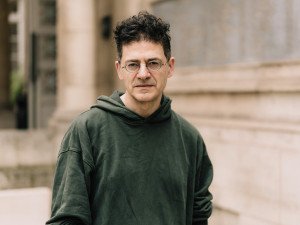 Zdjęcie Warszawa. „Europa – ciąg dalszy” – wykład performatywny Wajdiego Mouawada w Nowym Teatrze