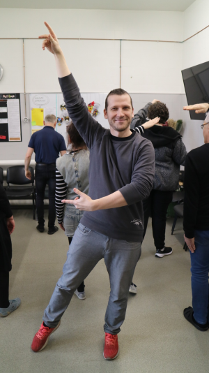 Zdjęcie Tancerz z chorobą Parkinsona prowadzi warsztaty dla pacjentów w kryzysie psychicznym