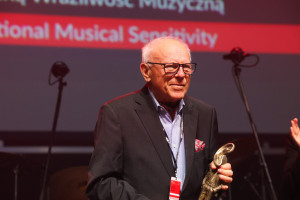 Zdjęcie Henryk Kuźniak – kompozytor kultowej muzyki do filmu „Vabank” – kończy 90 lat. Pochodzi z Czeladzi
