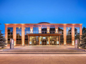 Zdjęcie Łódź. W Teatrze Muzycznym „Bal w operze” Tuwima w interpretacji Bronisława Maja i Gabrieli Muskały