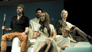 Zdjęcie Kto trzyma ster?