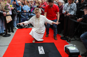 Zdjęcie Łódź. Anna Seniuk uhonorowana gwiazdą przy ul. Piotrkowskiej