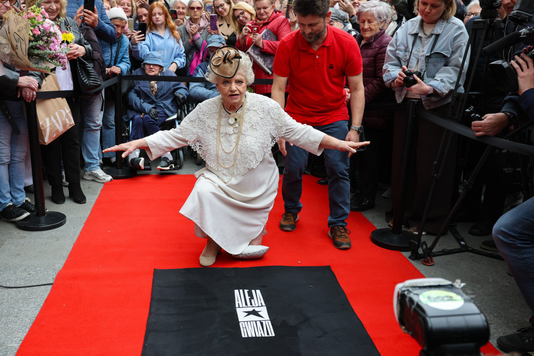 Zdjęcie Łódź. Anna Seniuk uhonorowana gwiazdą przy ul. Piotrkowskiej