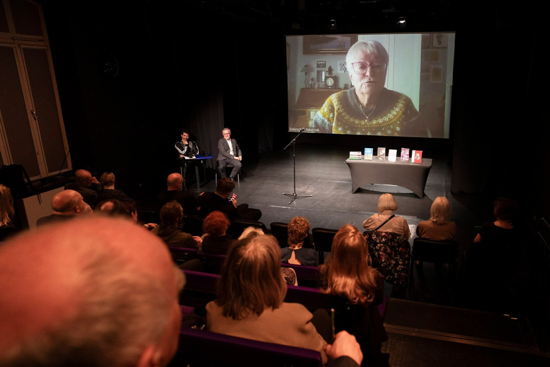 Zdjęcie Warszawa. Prof. Dobrochna Ratajczakowa z Nagrodą Polskiego Towarzystwa Badań Teatralnych