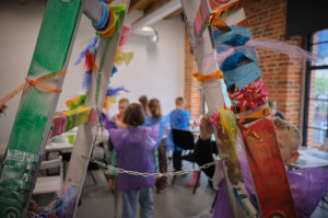 Zdjęcie Łódź. Podwórkowe zabawy i teatralne sekrety: Pinokio świętuje Dzień Dziecka podwójnie