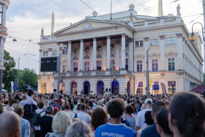 Zdjęcie Wrocław. To był przepiękny koncert z muzyką z „Carmen”. Święto Muzyki przed budynkiem Opery