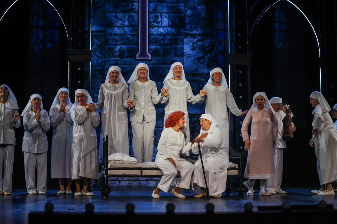 Zdjęcie Przebojowa „Zakonnica w przebraniu" w Teatrze Muzycznym 