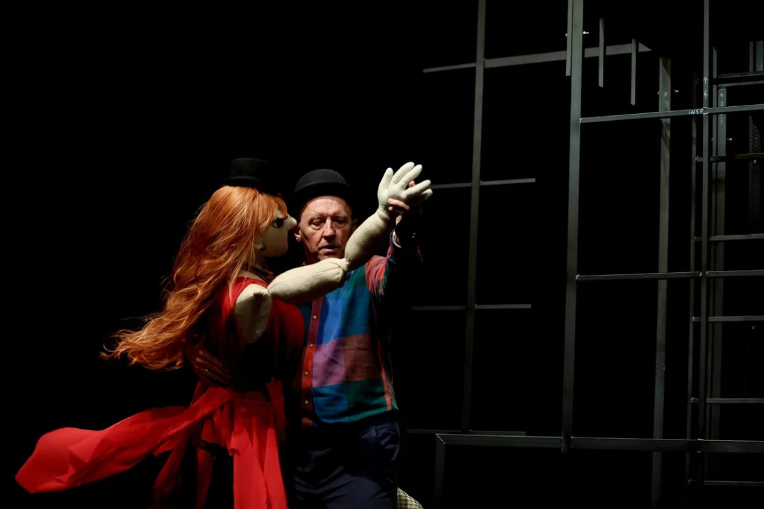 Zdjęcie Warszawa. Artur Barciś: w pewnym momencie ten mój bohater-klaun orientuje się, że jest tylko narzędziem